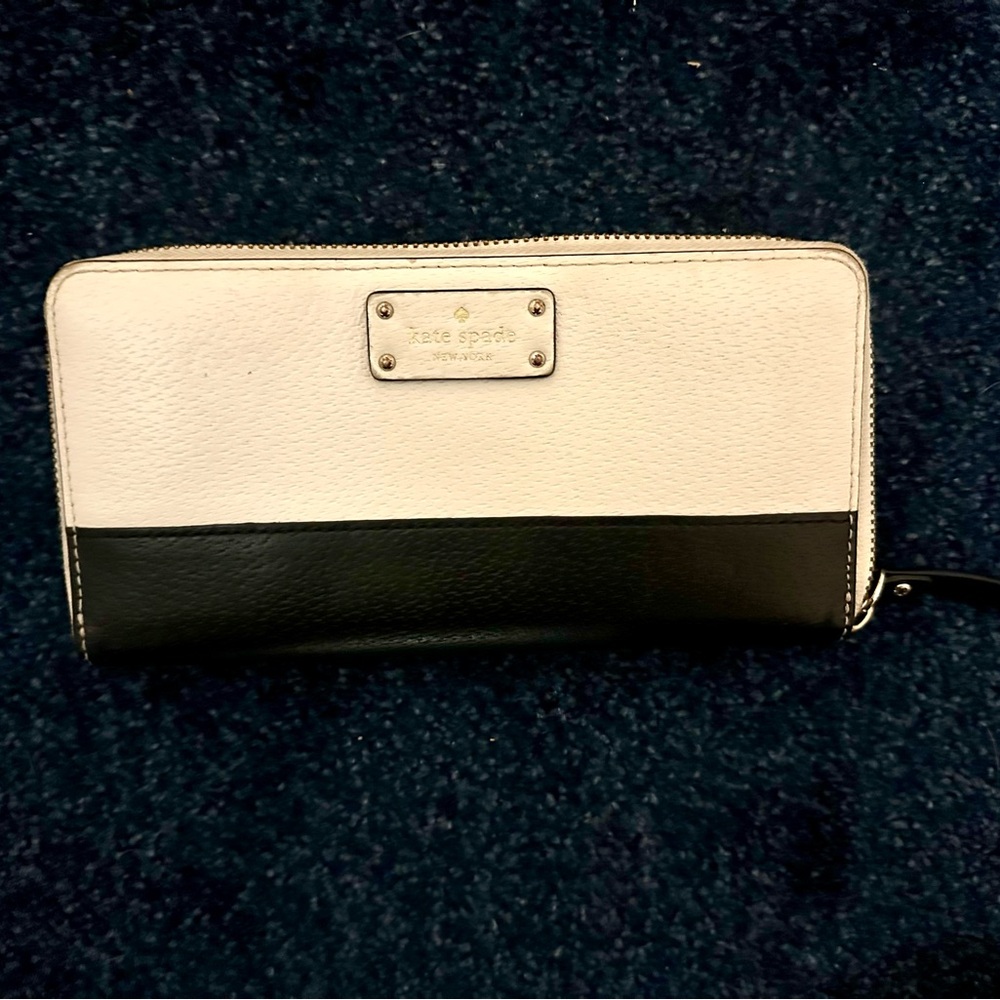 Kate Spade 2017 Color-Block Black and Cream Wallet